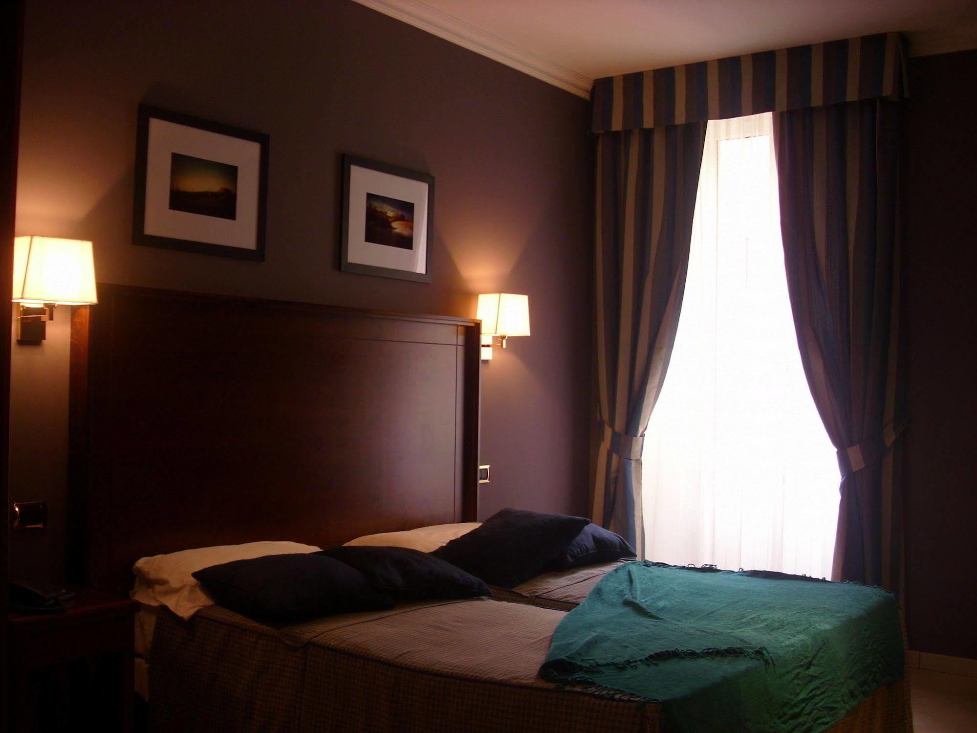 Taormina Hotel 2*